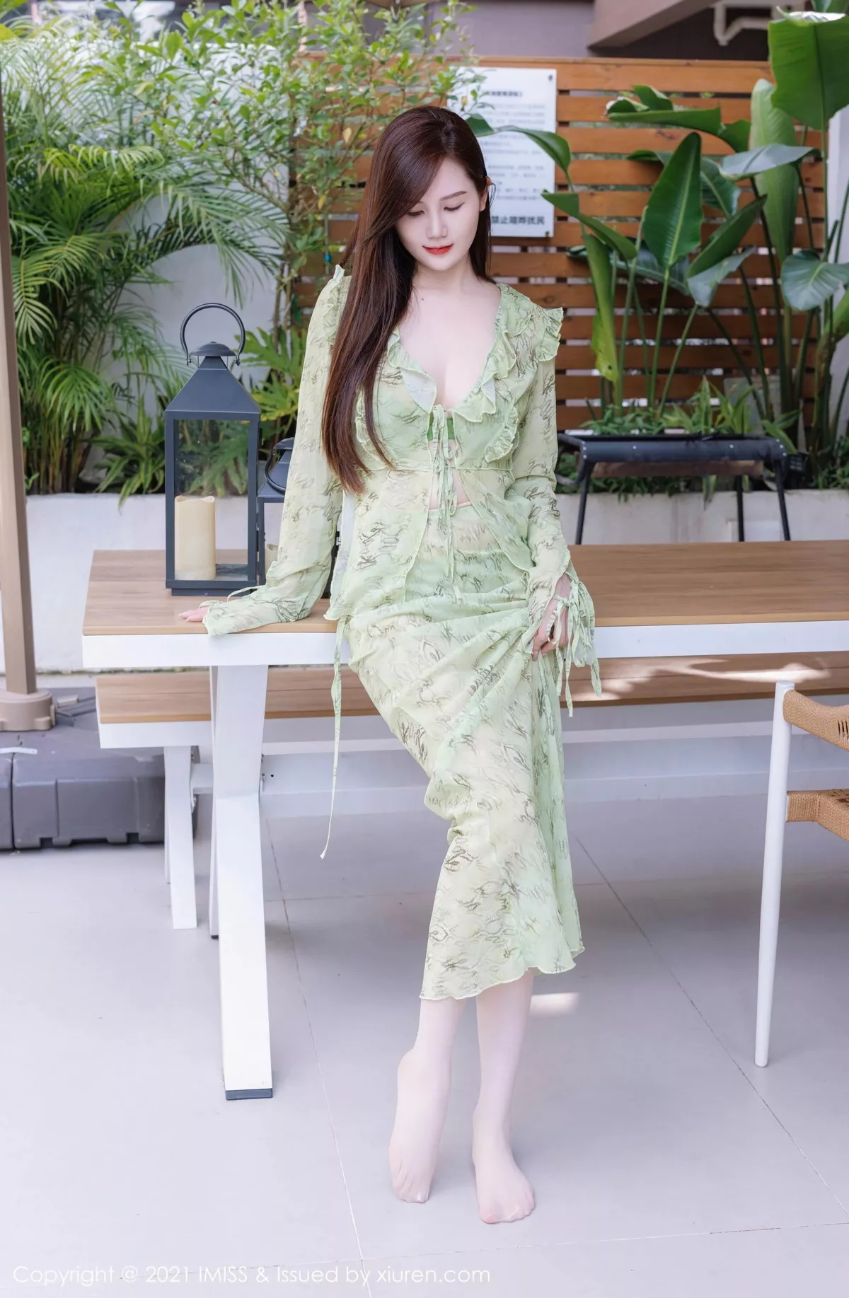 秀人集.com_[IMISS爱蜜社]Vol.758_气质女神sisy思性感淡绿色上衣露灰绿色蕾丝内衣完美诱惑写真40P