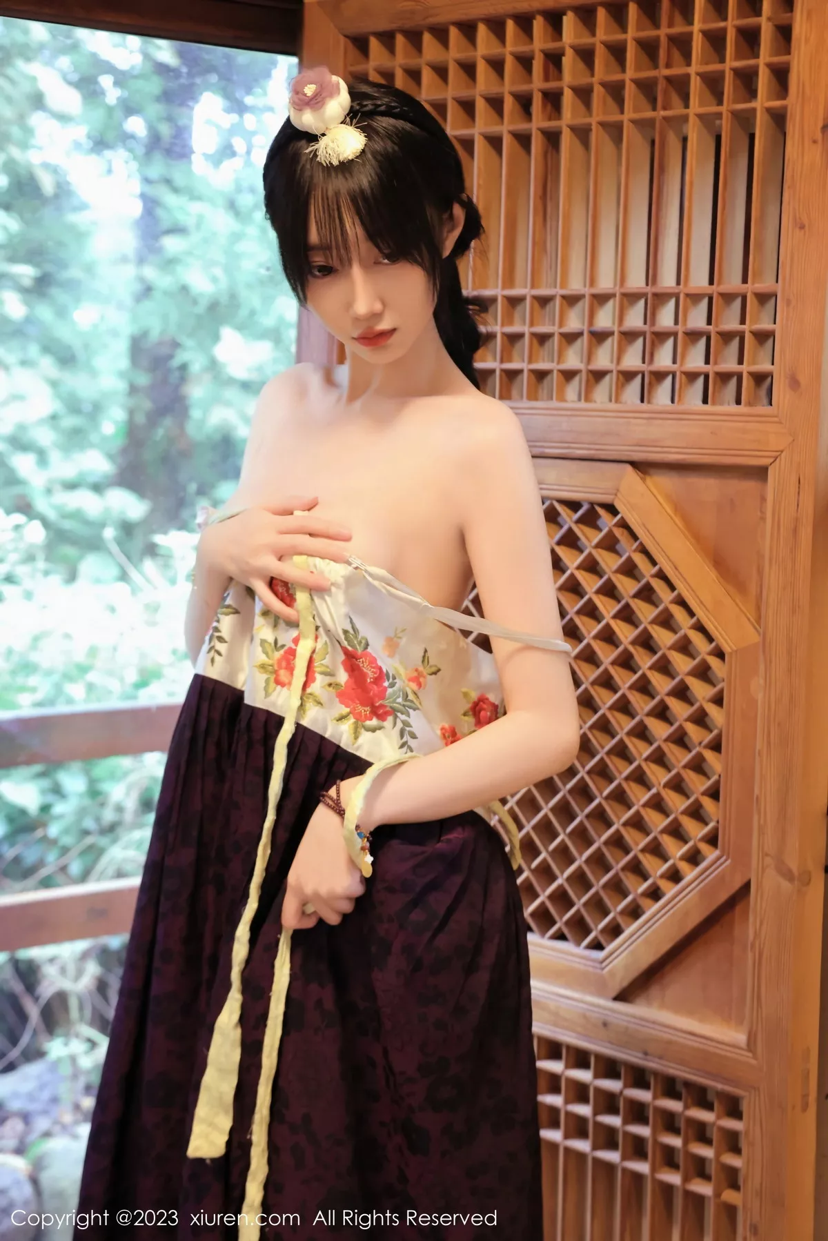 秀人集.com_[XiuRen秀人网]No.7677_模特玥儿玥er济州岛旅拍大长今服饰半脱秀完美身姿迷人诱惑写真66P