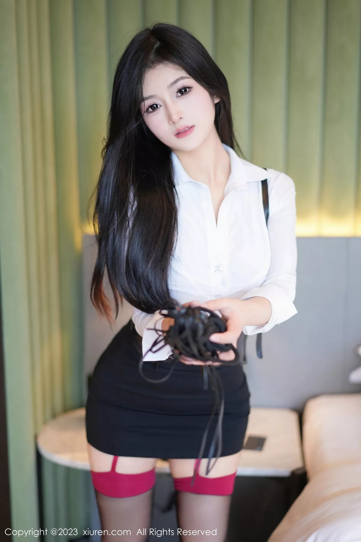 秀人集.com_[XiuRen秀人网]No.7678_模特谭小灵性感白T配黑短裙露黑丝吊袜秀惹火身材完美诱惑写真99P