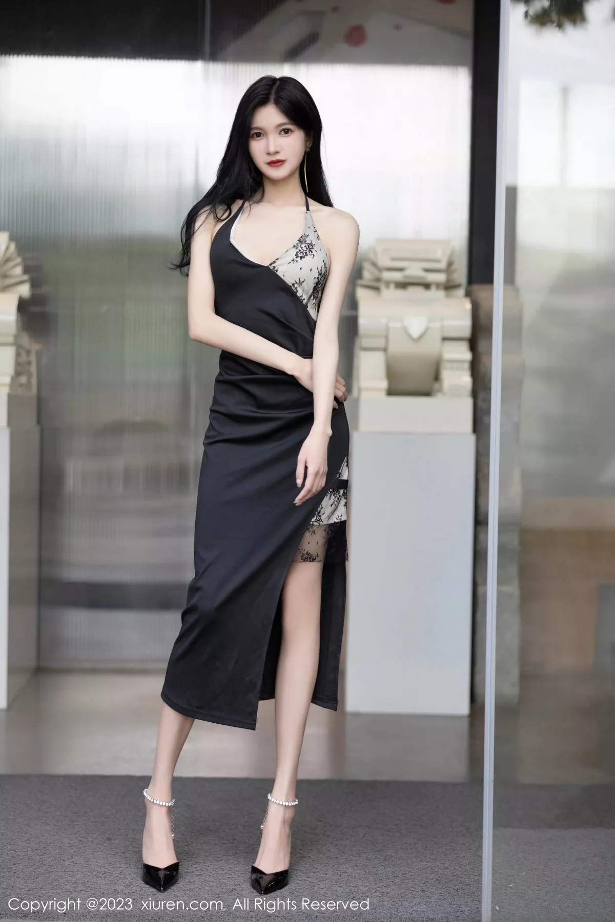 秀人集.com_[XiuRen秀人网]No.7556_模特程程程性感黑色露肩连衣长裙露黑色情趣内衣惹火诱惑写真84P