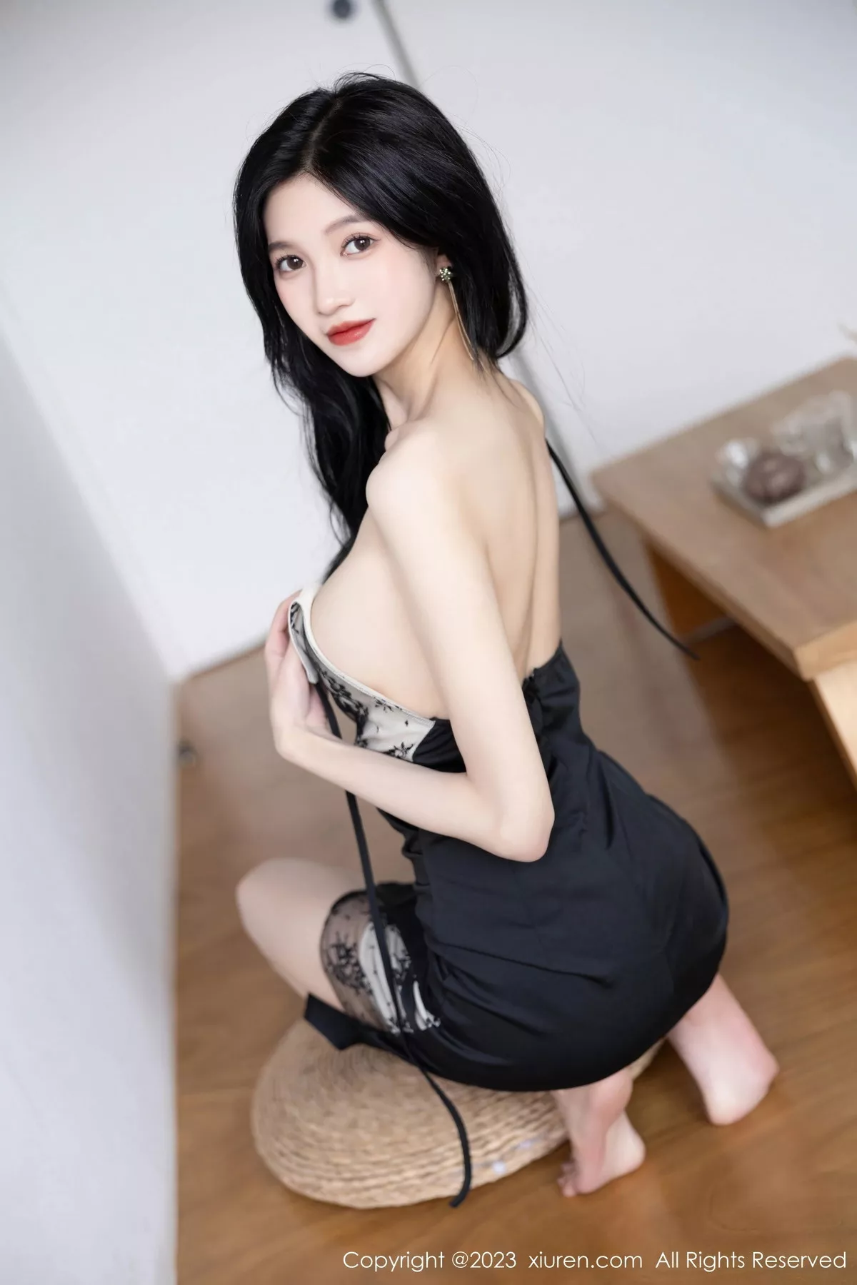 秀人集.com_[XiuRen秀人网]No.7556_模特程程程性感黑色露肩连衣长裙露黑色情趣内衣惹火诱惑写真84P