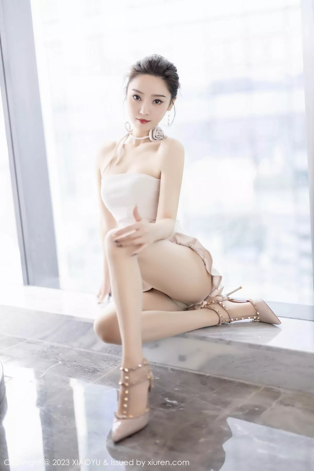 秀人集.com_[XiaoYu画语界]Vol.1132_模特苏曼兮性感白色露肩裙配超薄无内肉丝秀丰腴美臀诱惑写真81P