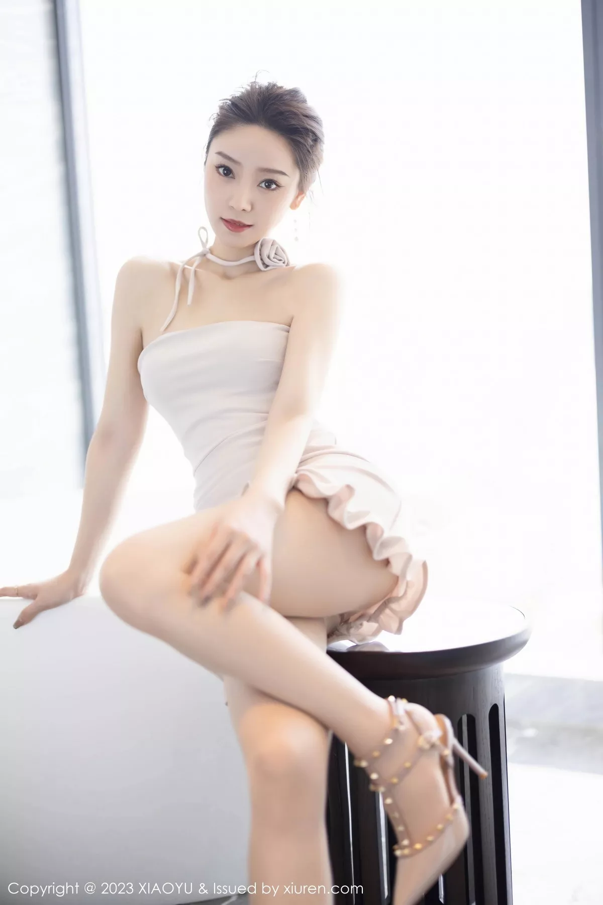 秀人集.com_[XiaoYu画语界]Vol.1132_模特苏曼兮性感白色露肩裙配超薄无内肉丝秀丰腴美臀诱惑写真81P