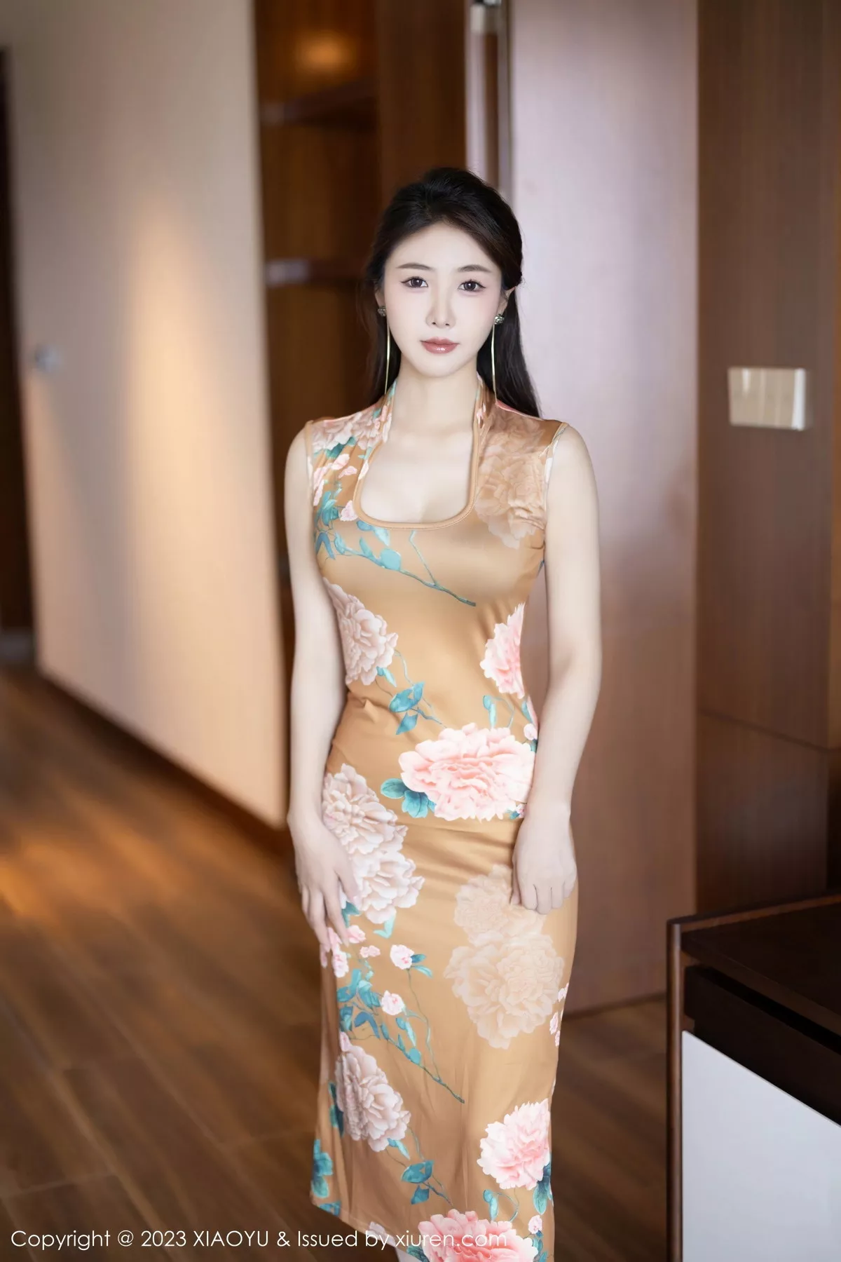 秀人集.com_[XiaoYu画语界]Vol.1133_模特苏苏阿私房性感暖色旗袍+粉色连体内衣秀曼妙身姿诱惑写真82P