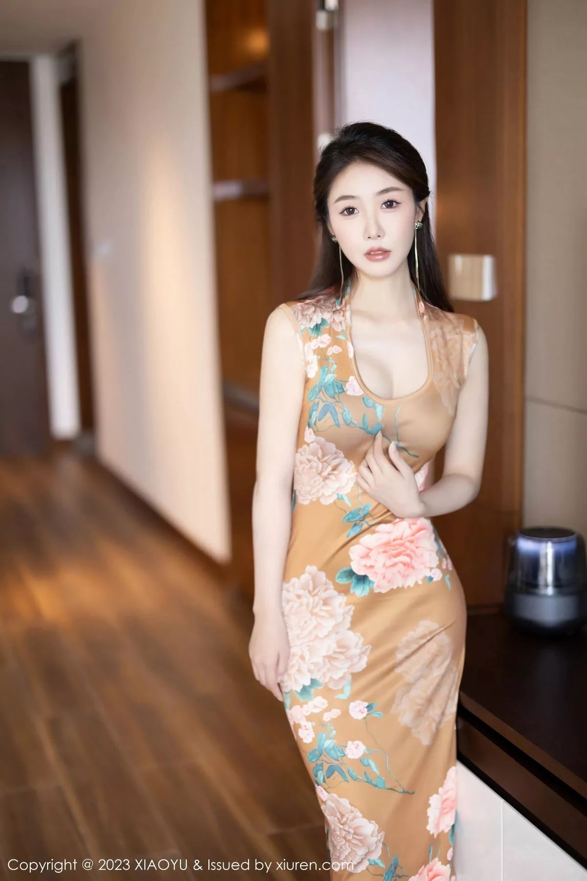 秀人集.com_[XiaoYu画语界]Vol.1133_模特苏苏阿私房性感暖色旗袍+粉色连体内衣秀曼妙身姿诱惑写真82P