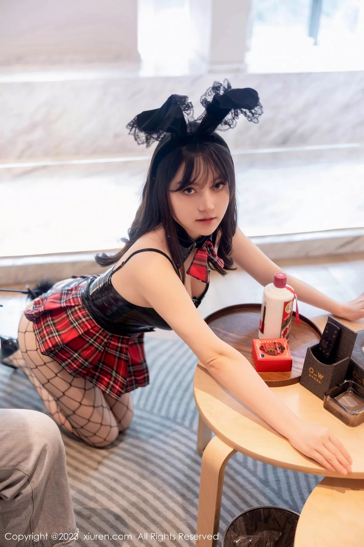 秀人集.com_[XiuRen秀人网]No.7575_模特豆瓣酱性感黑色皮质连体衣配黑丝网袜秀丰满身材诱惑写真80P