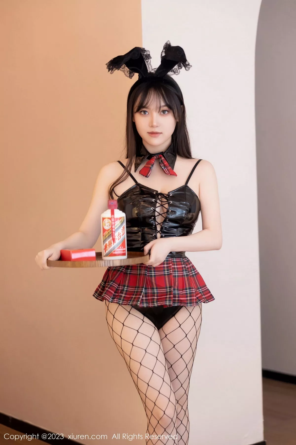 秀人集.com_[XiuRen秀人网]No.7575_模特豆瓣酱性感黑色皮质连体衣配黑丝网袜秀丰满身材诱惑写真80P