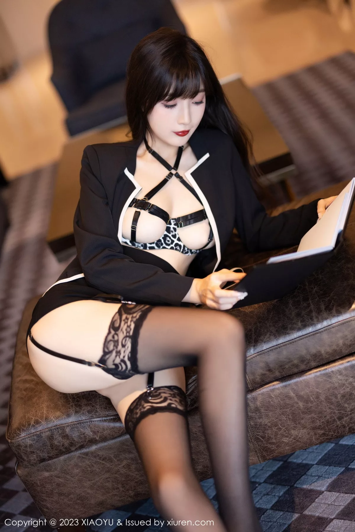 秀人集.com_[XiaoYu画语界]Vol.1149_模特林星阑脱黑色上衣露性感黑色情趣服饰配黑丝吊袜魅惑写真85P