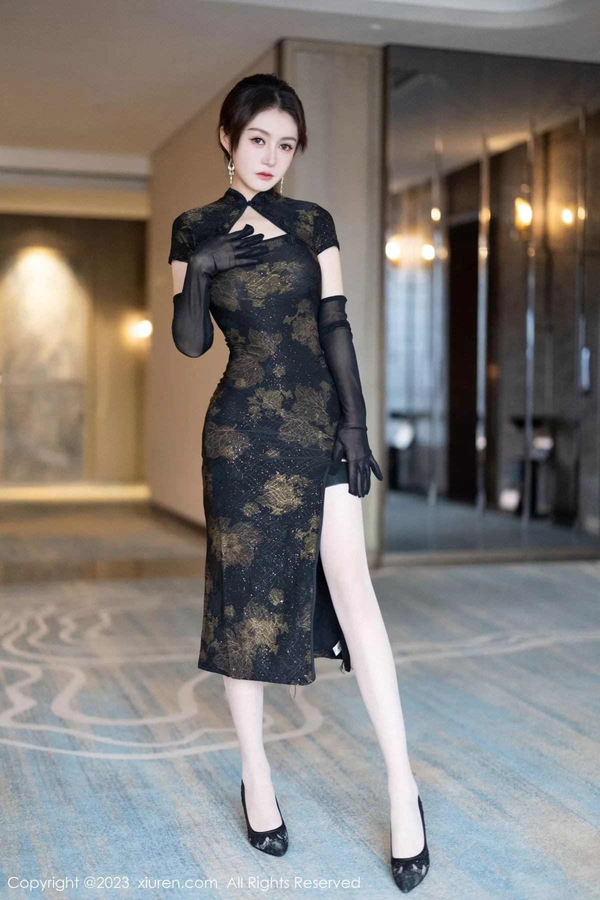 秀人集.com_[XiuRen秀人网]No.7688_模特唐宁宁性感黑色情趣旗袍服饰配黑丝袜秀丰腴身姿诱惑写真81P