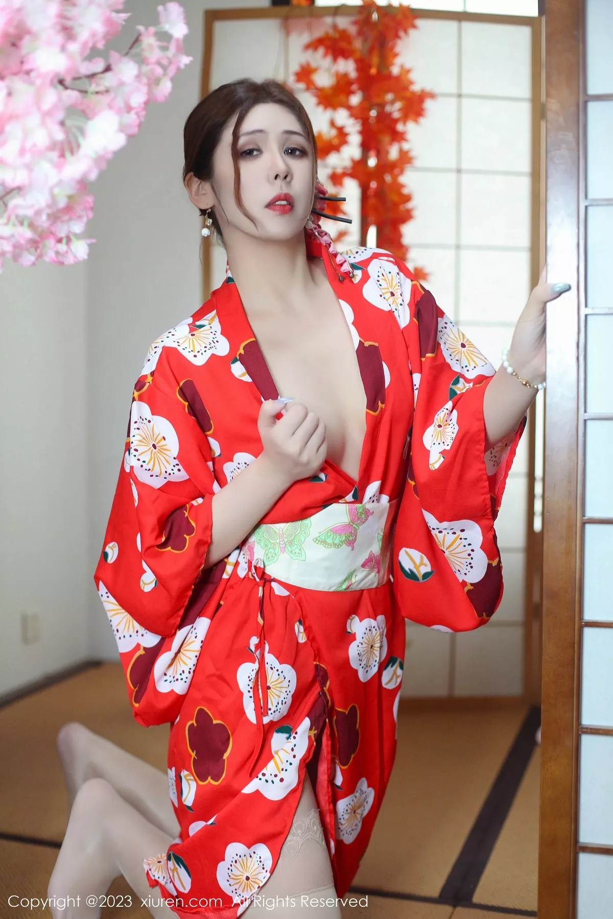 秀人集.com_[XiuRen秀人网]No.7736_模特月野兔美妞性感红色和服配蕾丝肉丝袜秀曼妙身姿诱惑写真54P