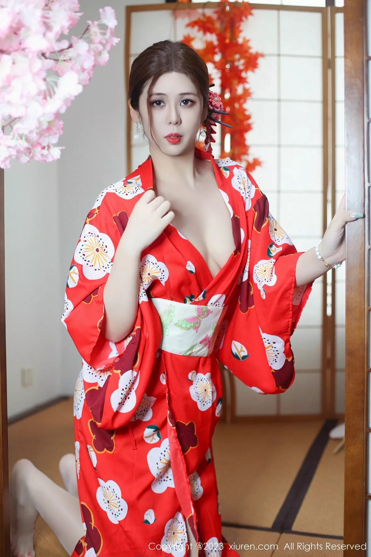 秀人集.com_[XiuRen秀人网]No.7736_模特月野兔美妞性感红色和服配蕾丝肉丝袜秀曼妙身姿诱惑写真54P