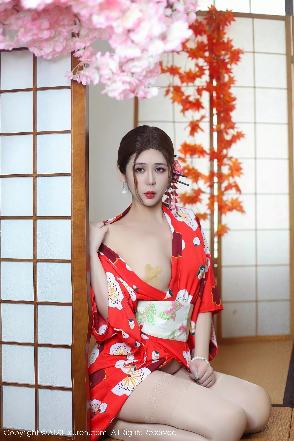 秀人集.com_[XiuRen秀人网]No.7736_模特月野兔美妞性感红色和服配蕾丝肉丝袜秀曼妙身姿诱惑写真54P