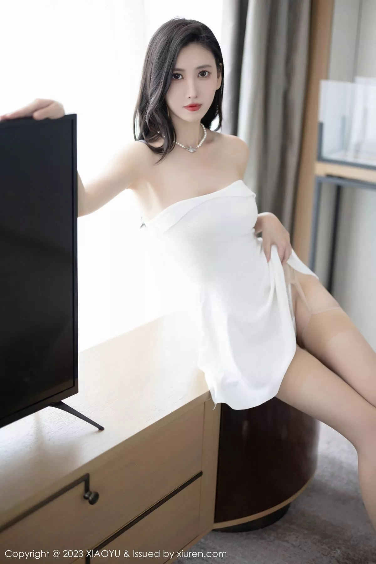 秀人集.com_[XiaoYu画语界]Vol.1154_模特章芃芃性感白色连衣短裙露链式情趣内衣秀火辣身材诱惑写真92P