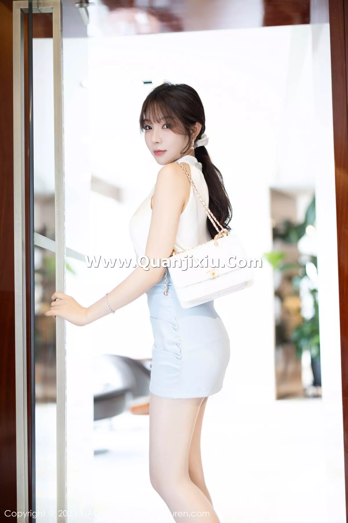 秀人集.com_[XiaoYu画语界]Vol.1155_女神徐莉芝Booty白色上衣配短裙露开档白丝秀曼妙身姿诱惑写真81P