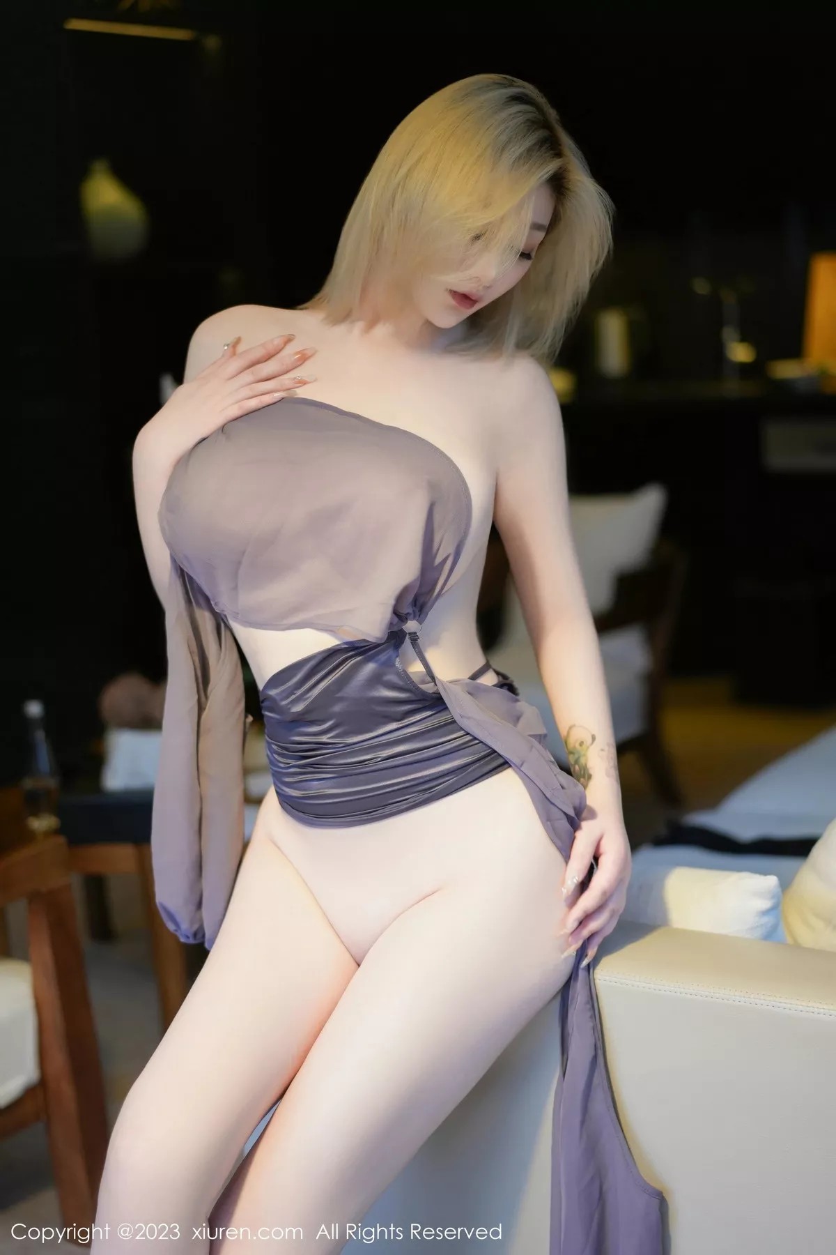 秀人集.com_[XiuRen秀人网]No.7749_女神妲己_Toxic性感紫色连衣短裙配魅惑黑丝秀雪峰美臀诱惑写真70P