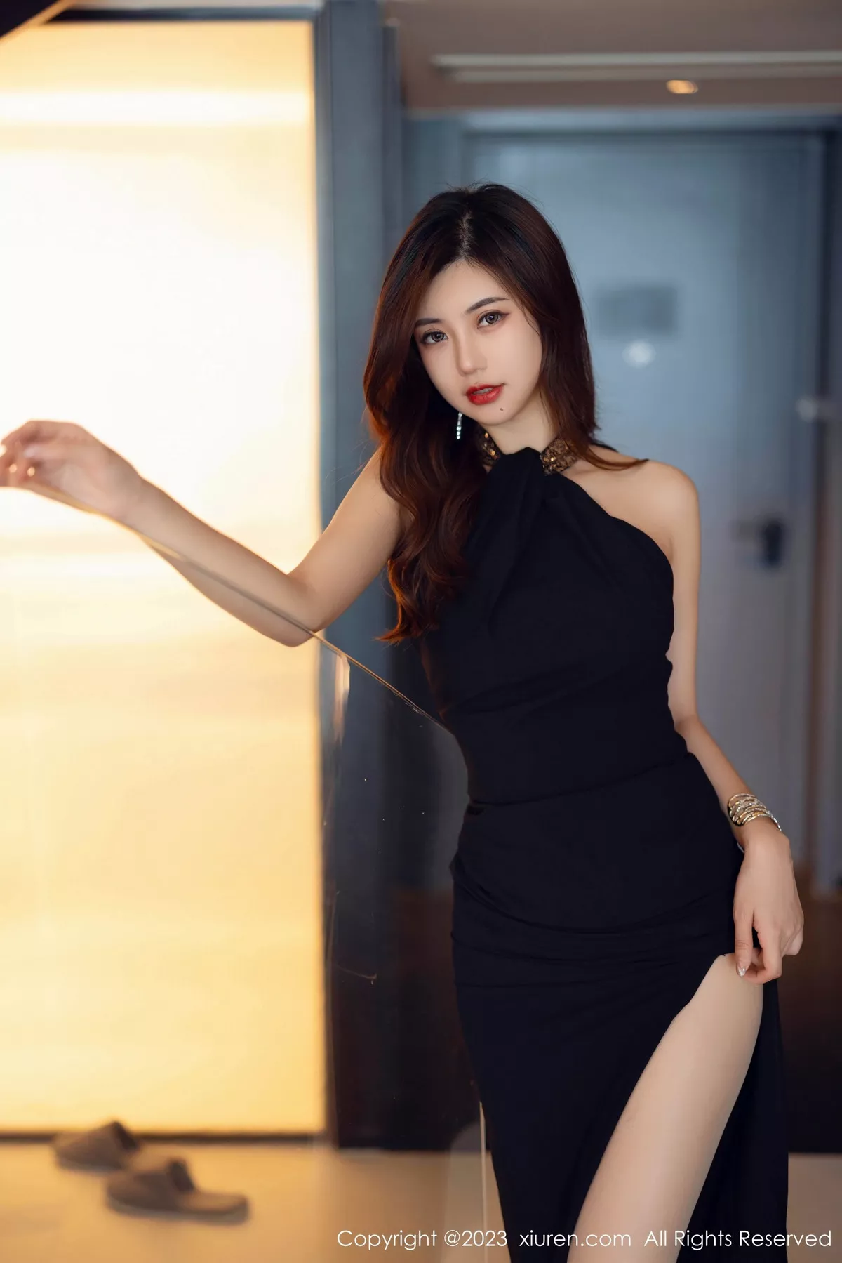 秀人集.com_[XiuRen秀人网]No.7782_女神绮里嘉ula性感黑色礼裙配超薄肉丝秀婀娜动人身姿诱惑写真83P