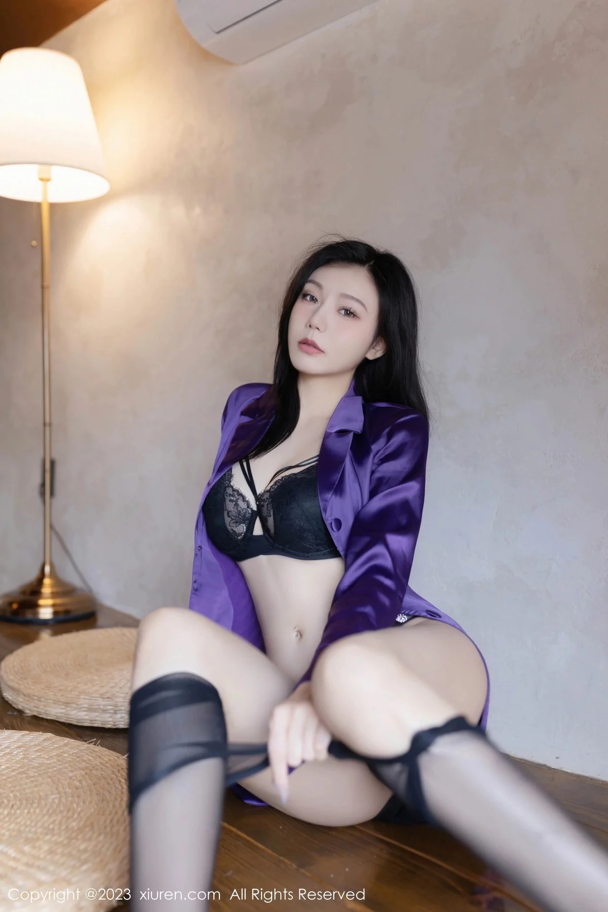 秀人集.com_[XiuRen秀人网]No.7798_模特安然anran紫色上衣露性感黑色蕾丝内衣配破烂黑丝诱惑写真77P