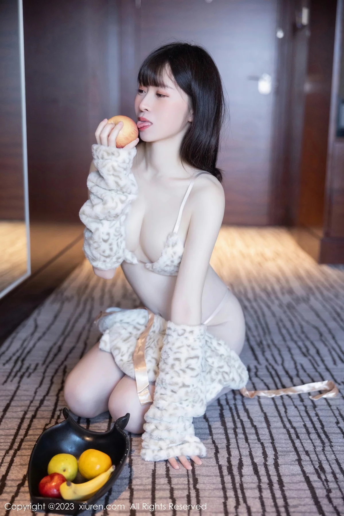 秀人集.com_[XiuRen秀人网]No.7803_模特林悠悠私房性感浅色毛绒卡哇伊服饰秀白嫩肌肤完美诱惑写真85P