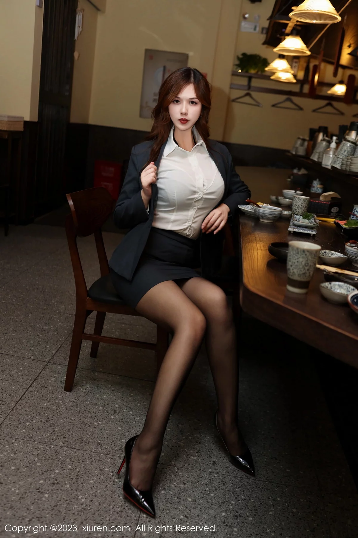 秀人集.com_[XiuRen秀人网]No.7801_模特月野兔美妞性感深色职业装露黑色内衣秀曼妙身姿诱惑写真82P
