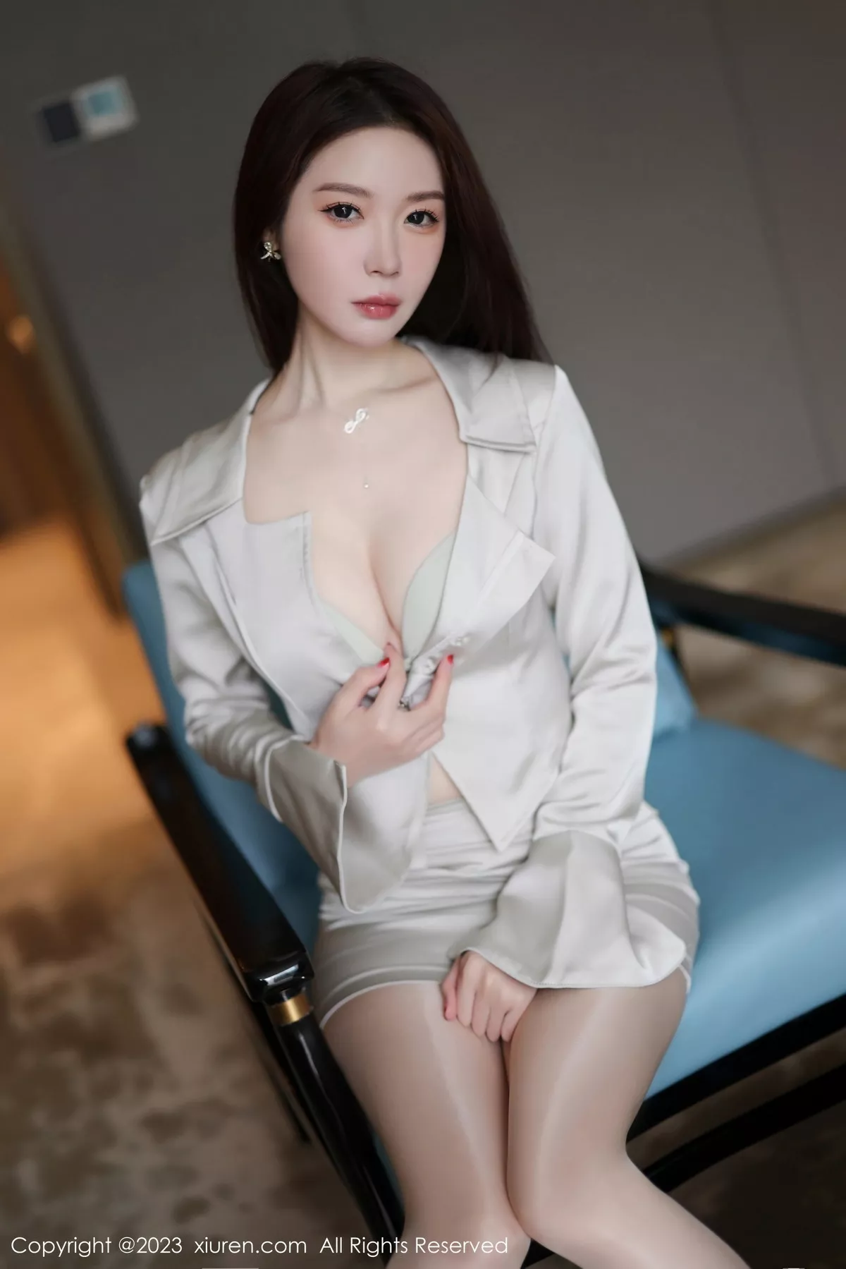 秀人集.com_[XiuRen秀人网]No.7709_模特梦心玥浅灰色套装露浅色内衣配开档肉丝秀曼妙身姿诱惑写真88P