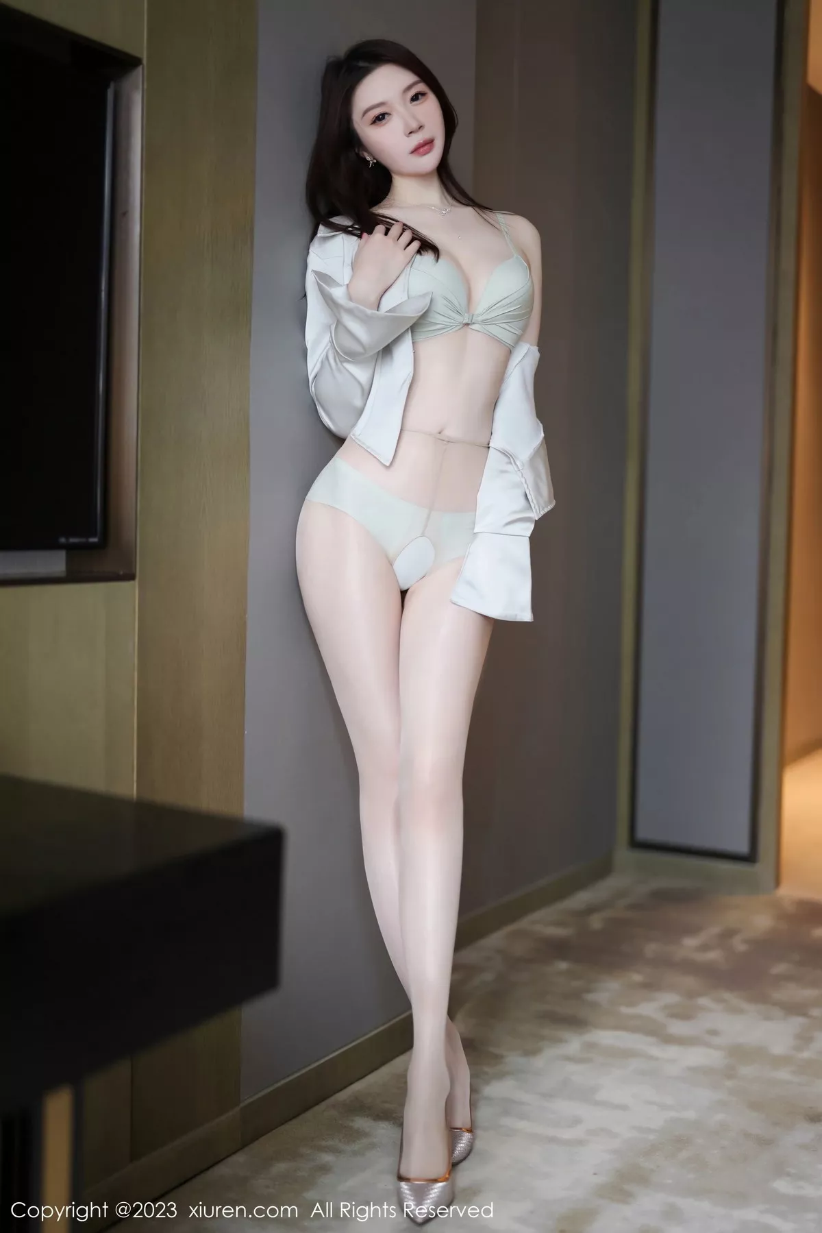 秀人集.com_[XiuRen秀人网]No.7709_模特梦心玥浅灰色套装露浅色内衣配开档肉丝秀曼妙身姿诱惑写真88P