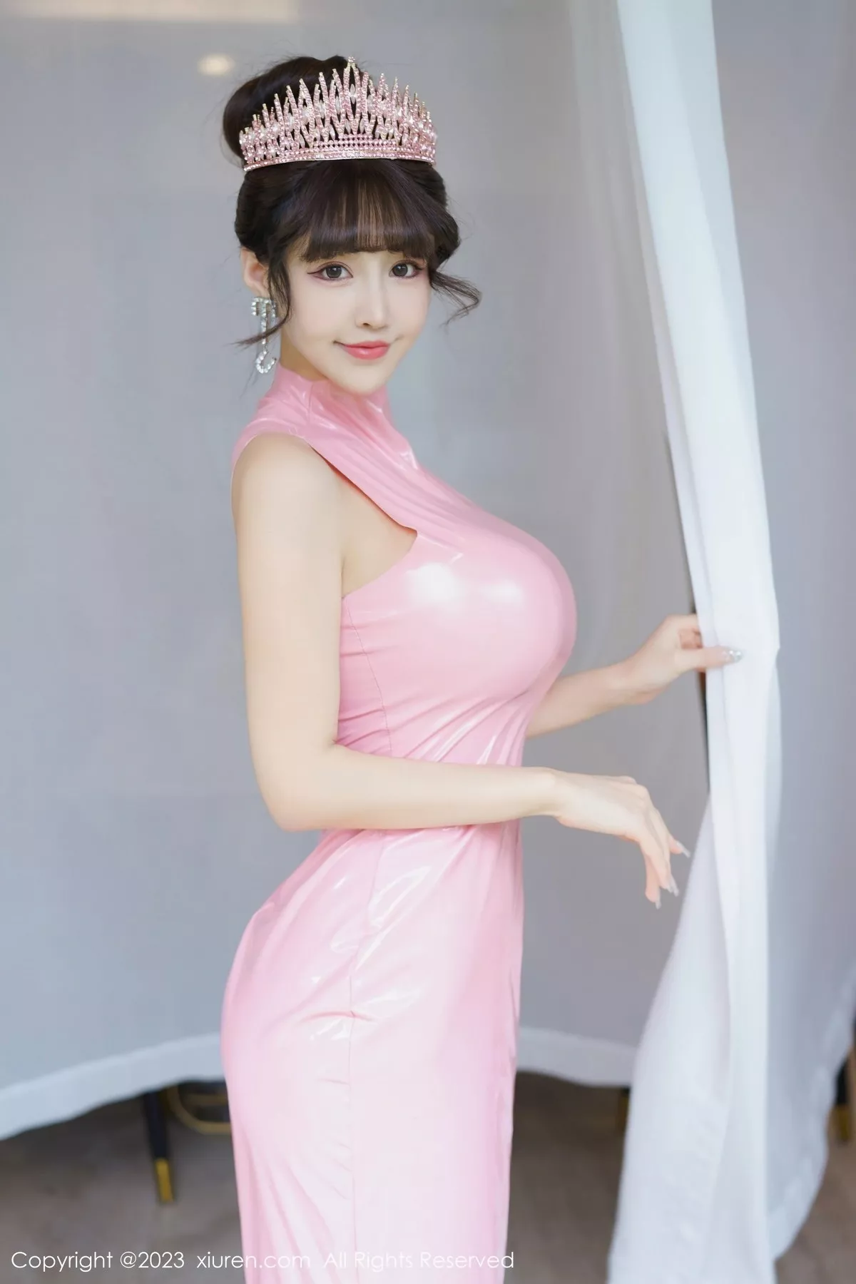 秀人集.com_[XiuRen秀人网]No.7713_女神朱可儿Flora粉色皮质连衣裙配原色丝袜秀丰满身姿诱惑写真72P