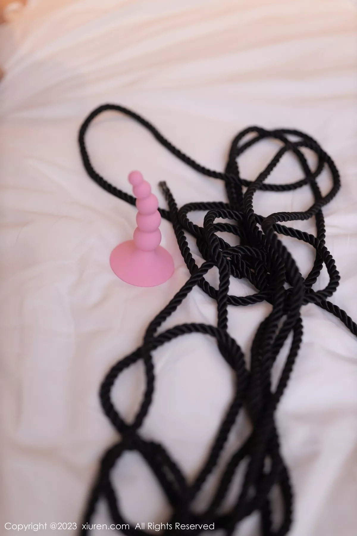 秀人集.com_[XiuRen秀人网]No.7718_模特幼幼情趣捆绑白色吊带睡裙配白丝吊袜秀惹火身材诱惑写真80P