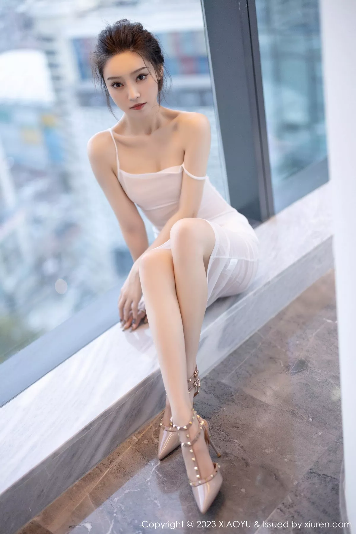 秀人集.com_[XiaoYu画语界]Vol.1152_模特苏曼兮性感米色服饰配白色丝袜+白色薄纱长裙迷人诱惑写真83P