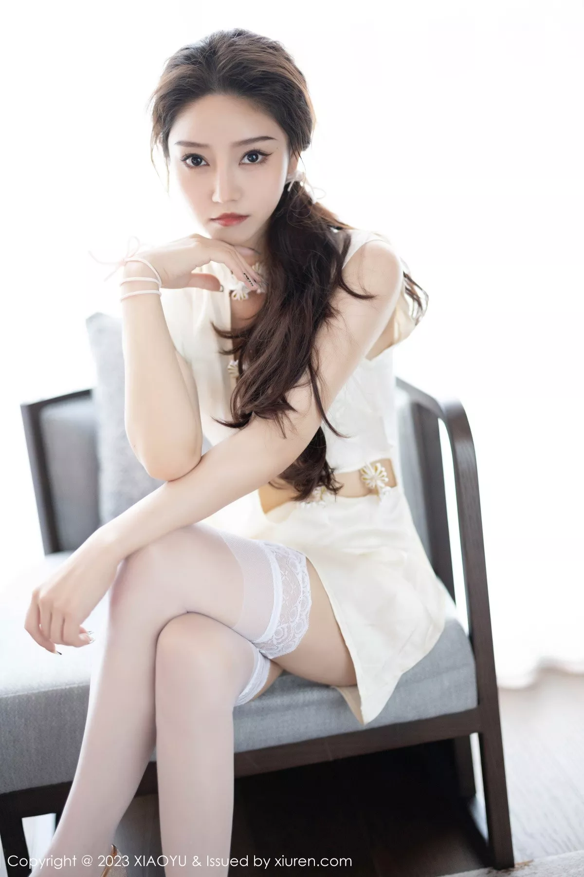 秀人集.com_[XiaoYu画语界]Vol.1152_模特苏曼兮性感米色服饰配白色丝袜+白色薄纱长裙迷人诱惑写真83P