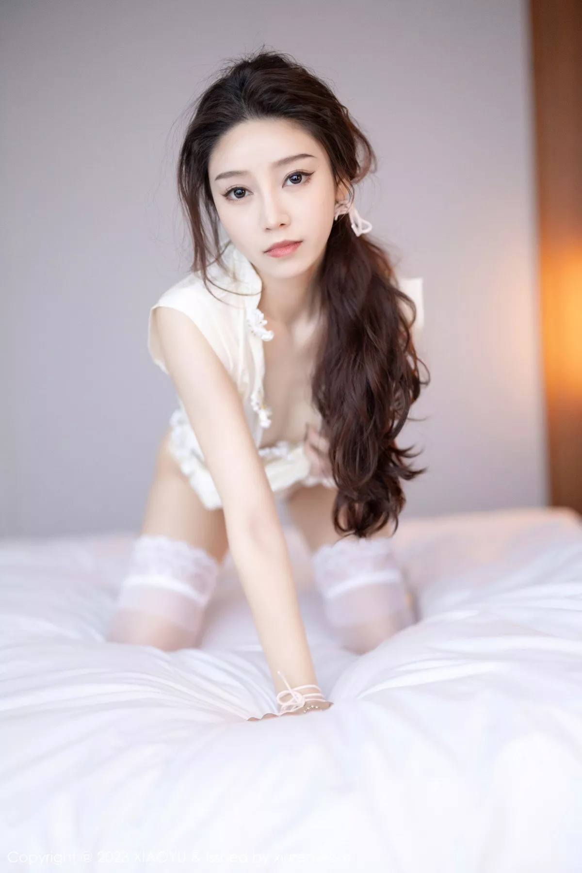 秀人集.com_[XiaoYu画语界]Vol.1152_模特苏曼兮性感米色服饰配白色丝袜+白色薄纱长裙迷人诱惑写真83P