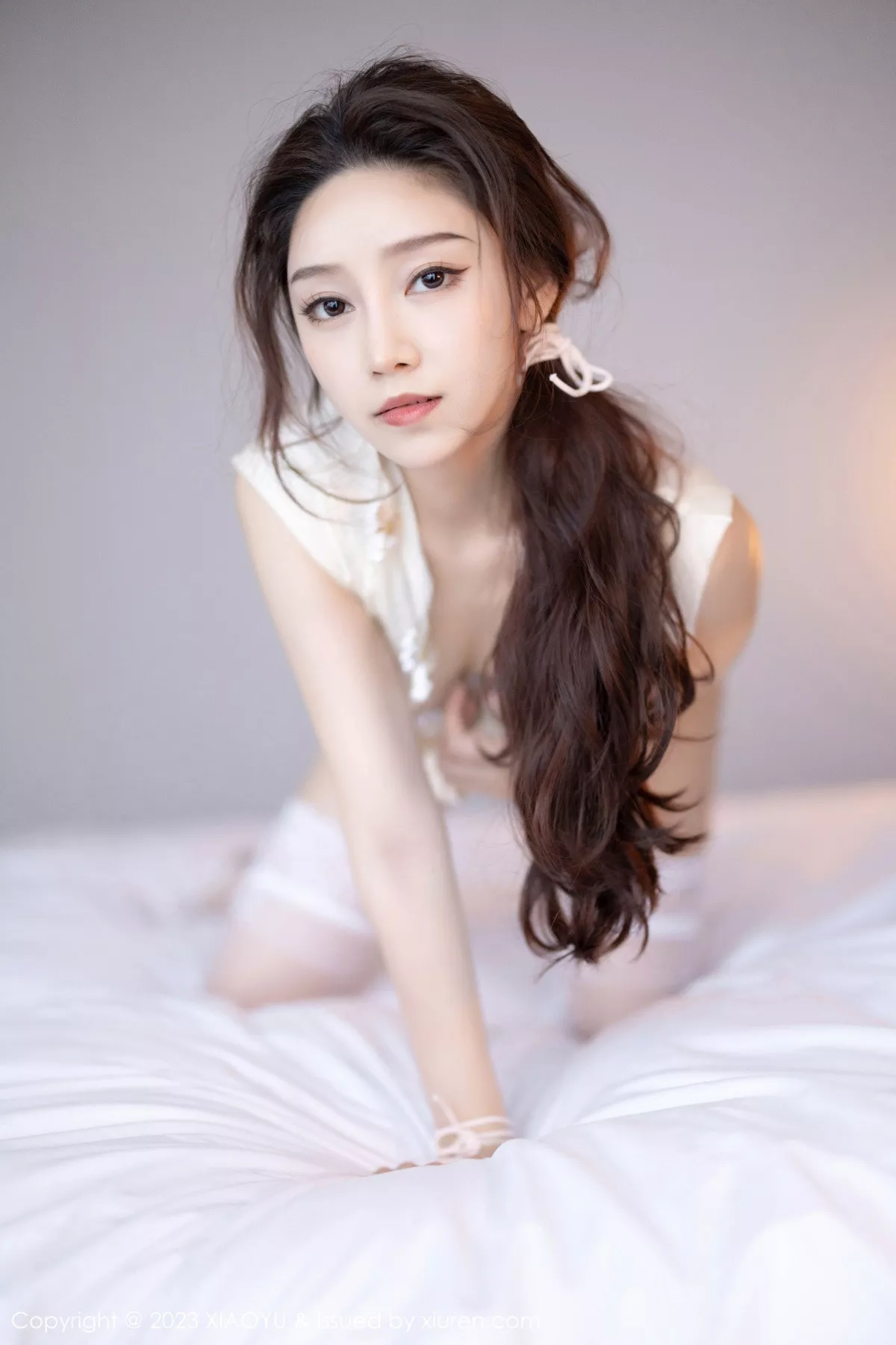 秀人集.com_[XiaoYu画语界]Vol.1152_模特苏曼兮性感米色服饰配白色丝袜+白色薄纱长裙迷人诱惑写真83P