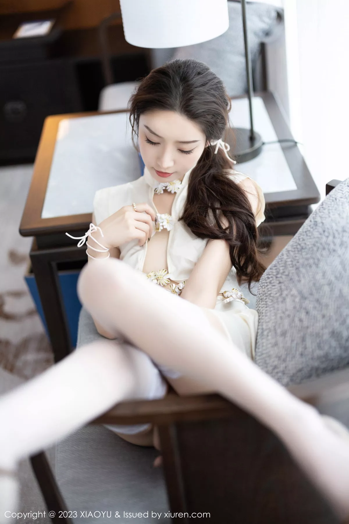 秀人集.com_[XiaoYu画语界]Vol.1152_模特苏曼兮性感米色服饰配白色丝袜+白色薄纱长裙迷人诱惑写真83P