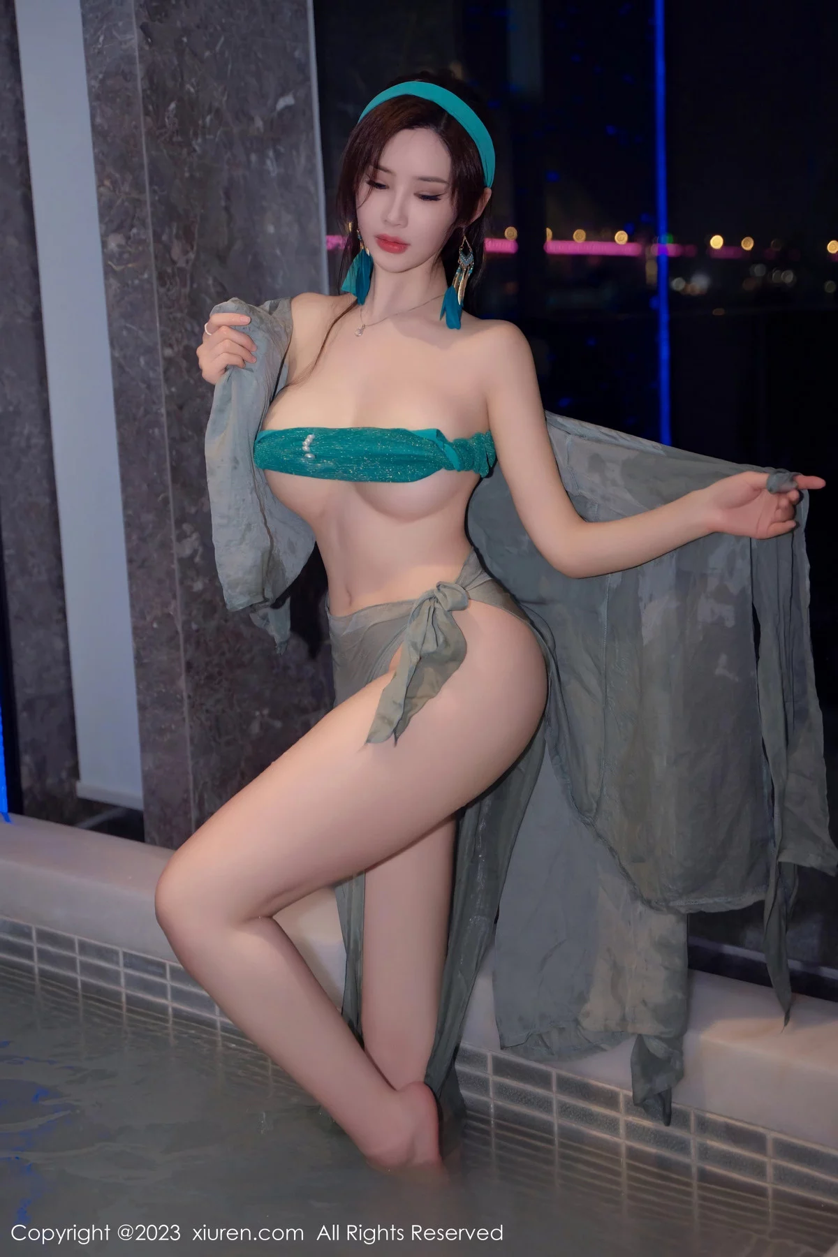 秀人集.com_[XiuRen秀人网]No.7886_女神Carol周妍希温泉主题性感墨绿服饰秀丰满身材迷人诱惑写真58P