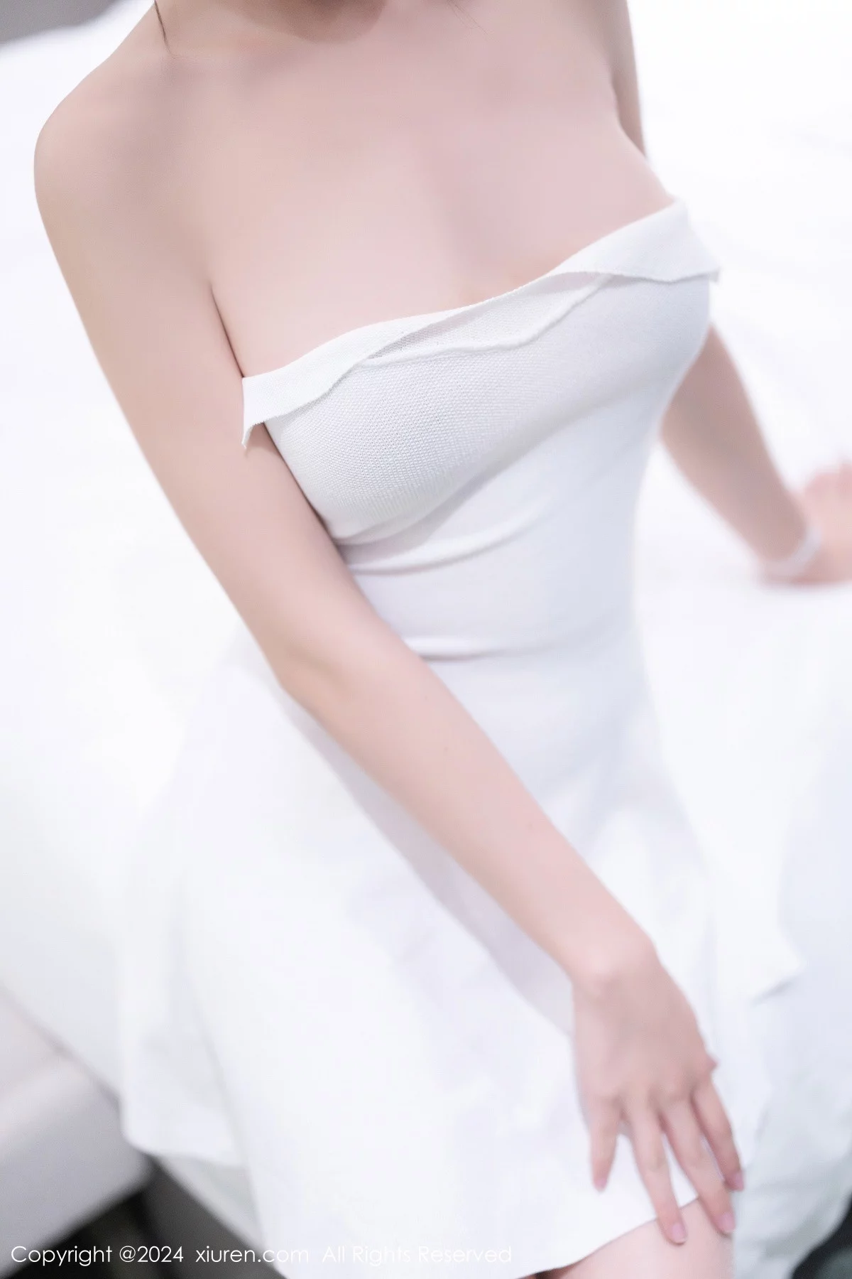 秀人集.com_[XiuRen秀人网]No.7927_模特唐宁宁白色露肩长裙+性感粉色情趣服饰秀惹火身材诱惑写真81P