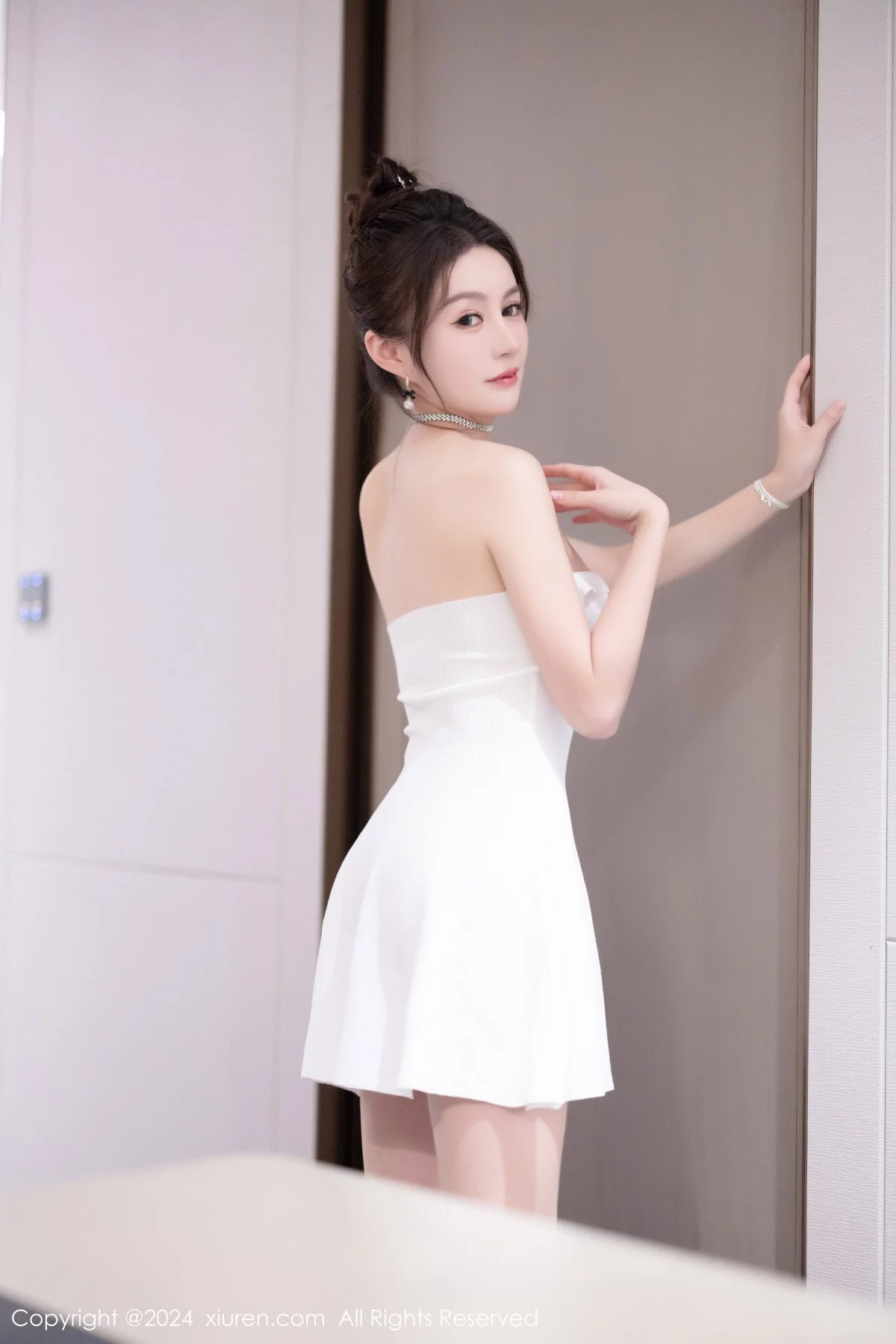 秀人集.com_[XiuRen秀人网]No.7927_模特唐宁宁白色露肩长裙+性感粉色情趣服饰秀惹火身材诱惑写真81P