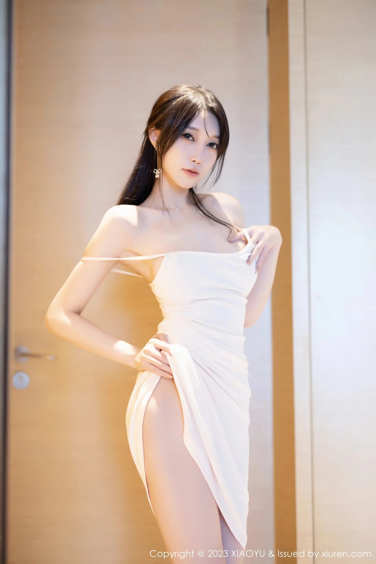 秀人集.com_[XiaoYu画语界]Vol.1167_模特玥儿玥er性感浅粉色连衣长裙配超薄肉丝秀完美身材诱惑写真82P