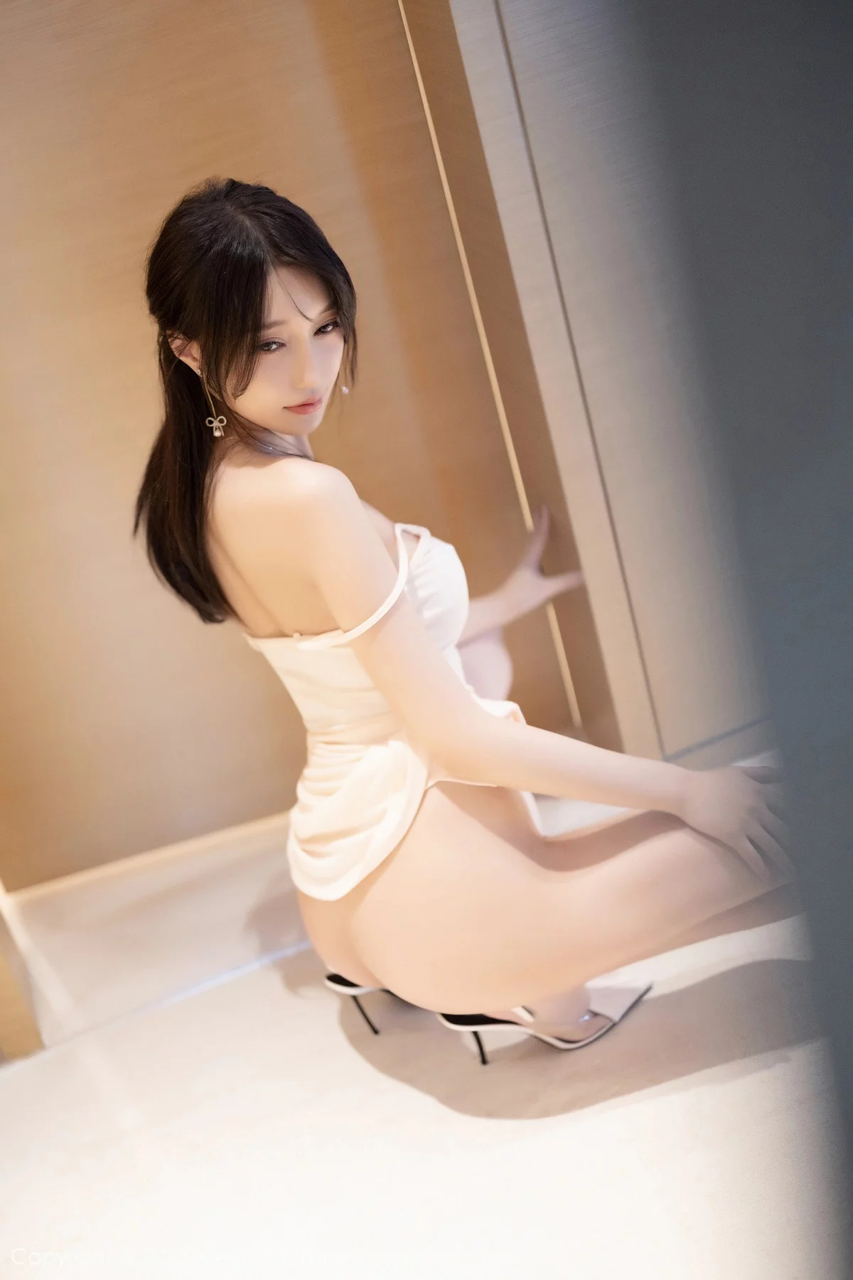 秀人集.com_[XiaoYu画语界]Vol.1167_模特玥儿玥er性感浅粉色连衣长裙配超薄肉丝秀完美身材诱惑写真82P