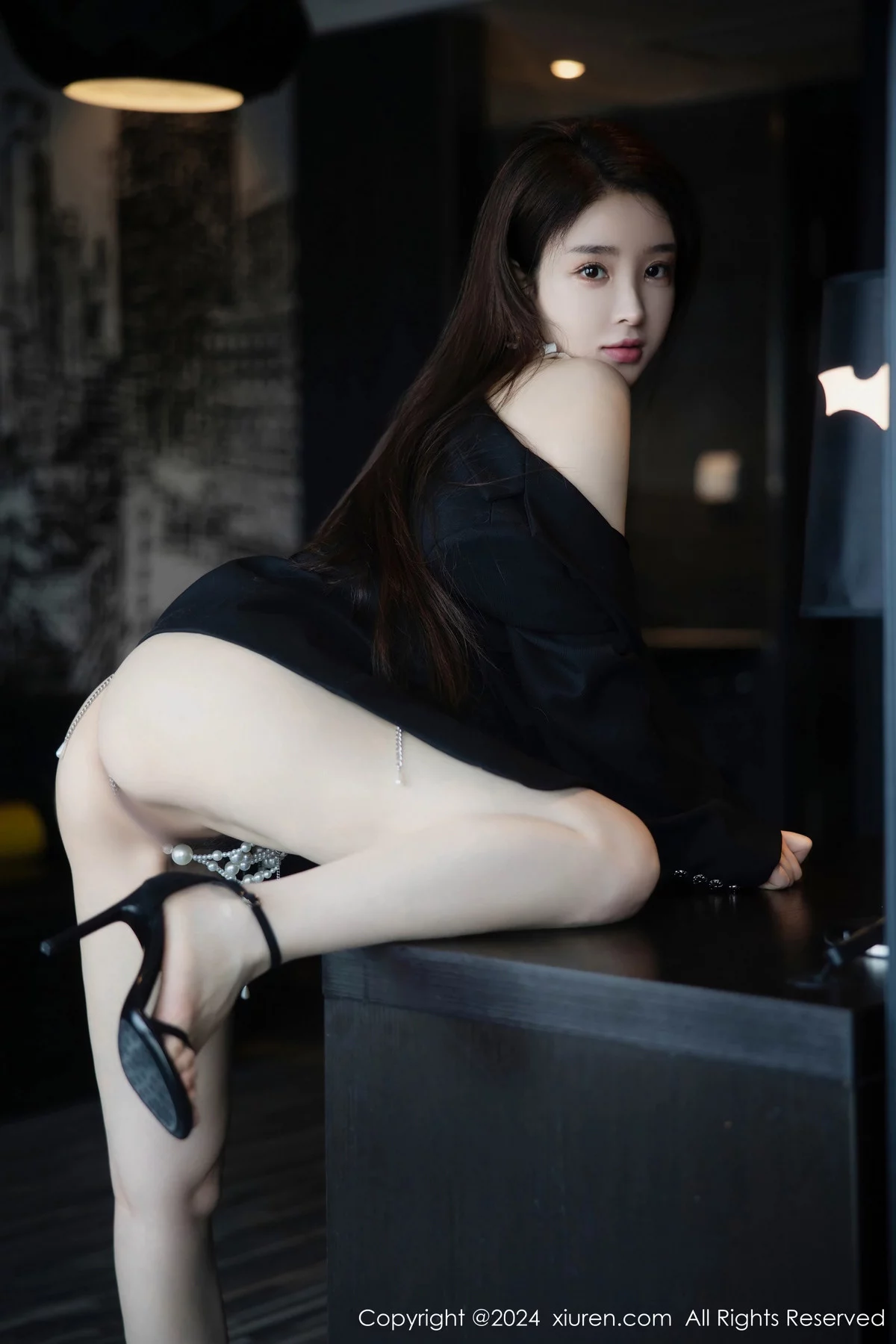 秀人集.com_[XiuRen秀人网]No.7939_模特雨儿baby深色外衣露性感链式情趣内衣秀丰腴身材诱惑写真66P