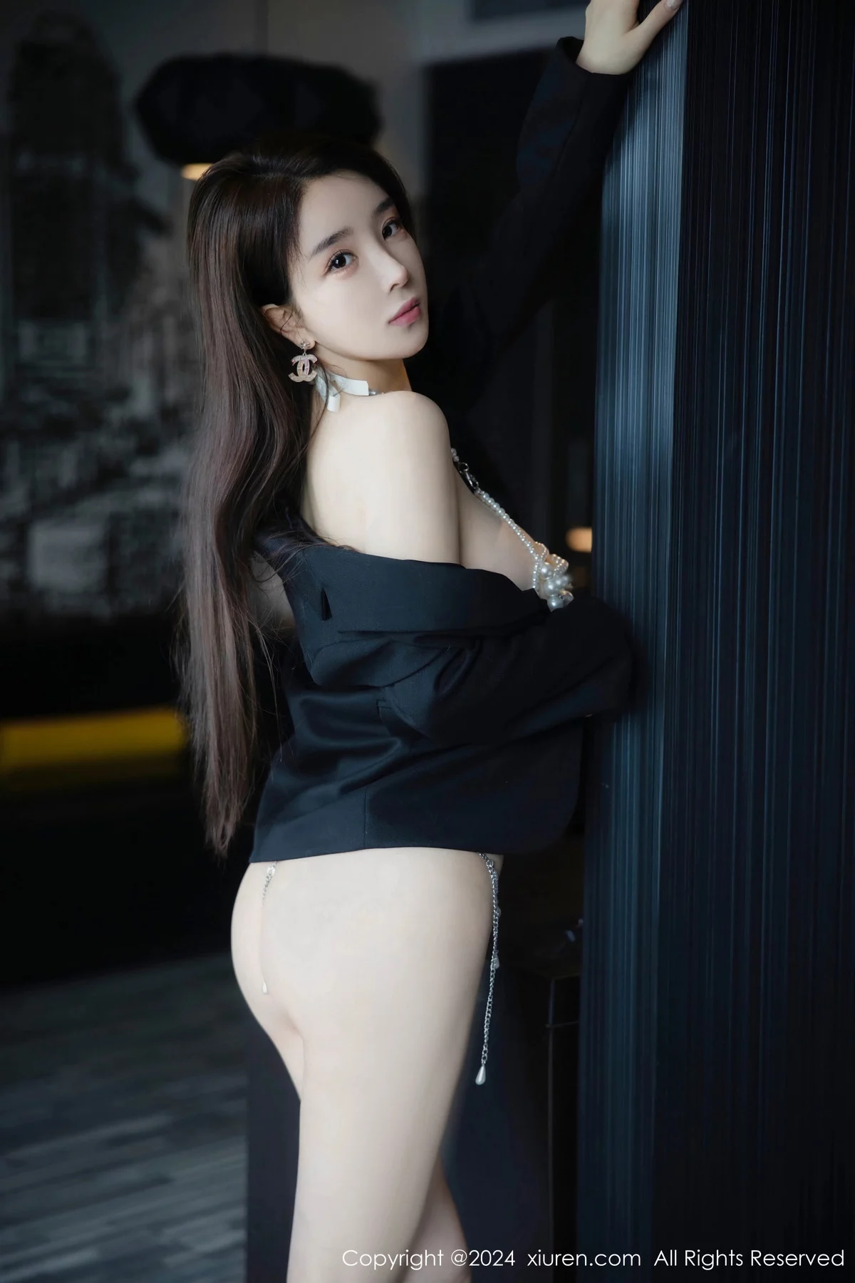 秀人集.com_[XiuRen秀人网]No.7939_模特雨儿baby深色外衣露性感链式情趣内衣秀丰腴身材诱惑写真66P