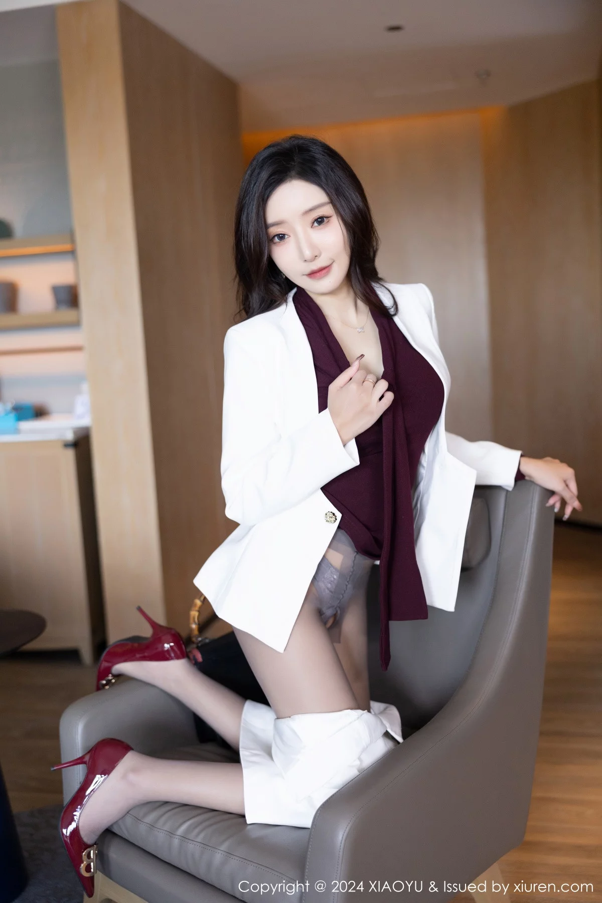 秀人集.com_[XiaoYu画语界]Vol.1183_女神王馨瑶yanni白色OL制服露灰色蕾丝内衣配开档黑丝诱惑写真84P