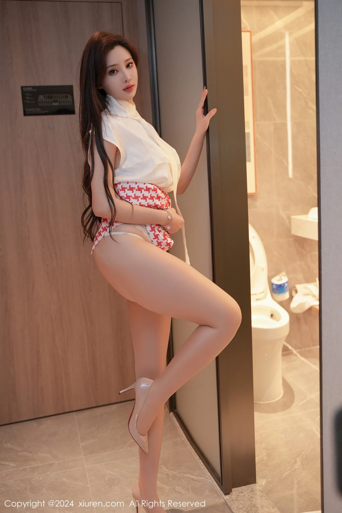 秀人集.com_[XiuRen秀人网]No.7944_女神Carol周妍希性感长裙露淡黄色蕾丝内衣配开档肉丝诱惑写真66P