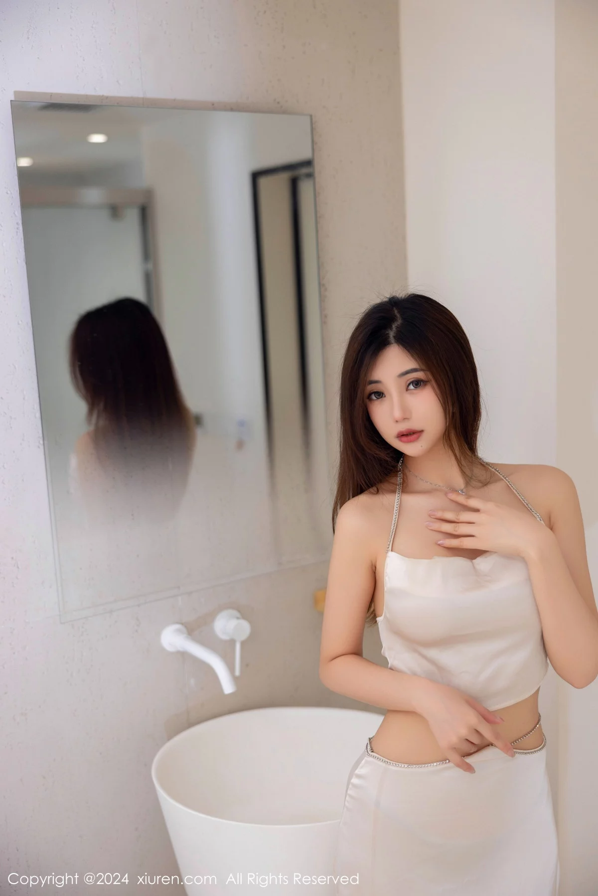 秀人集.com_[XiuRen秀人网]No.7951_女神绮里嘉ula私房浴室白色吊带长裙+红色吊带短裙迷人诱惑写真85P