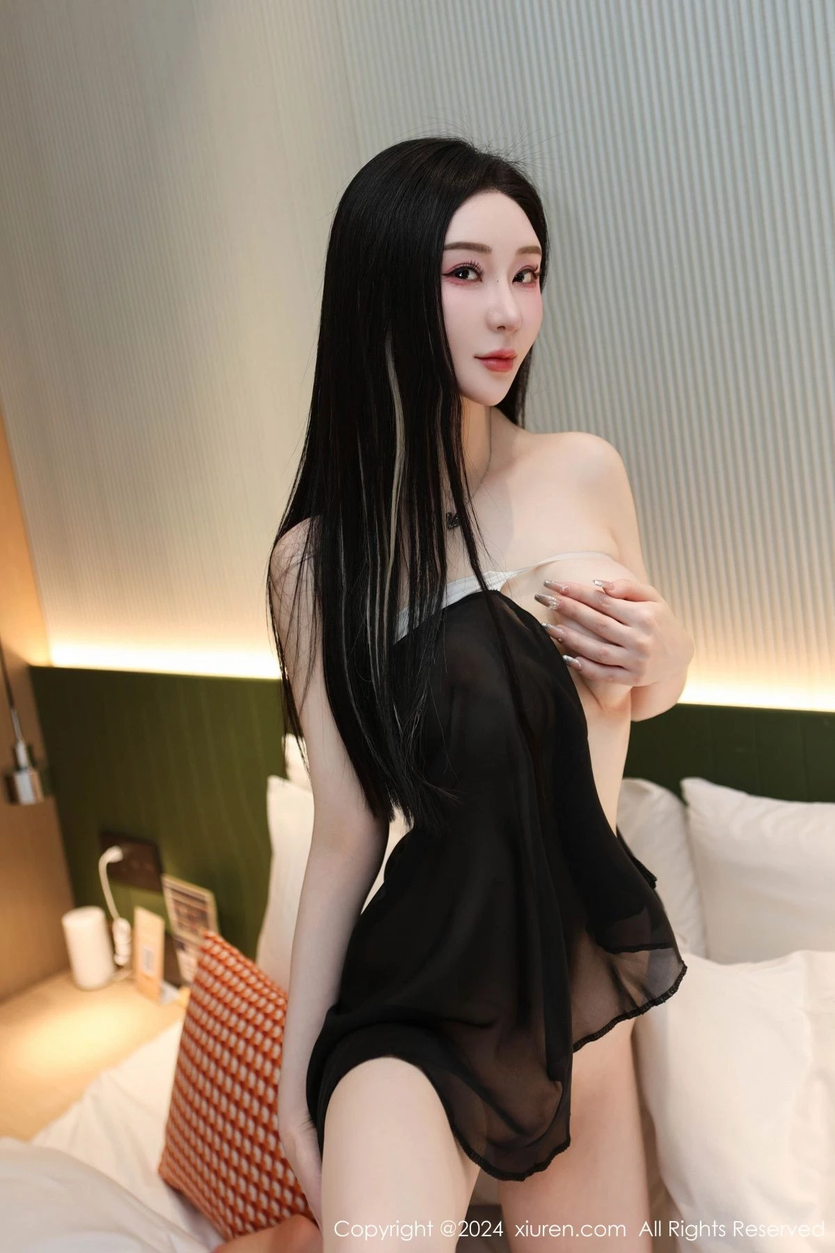 秀人集.com_[XiuRen秀人网]No.7967_模特田兮白性感黑色情趣旗袍配超薄黑丝秀丰腴身姿撩人诱惑写真83P