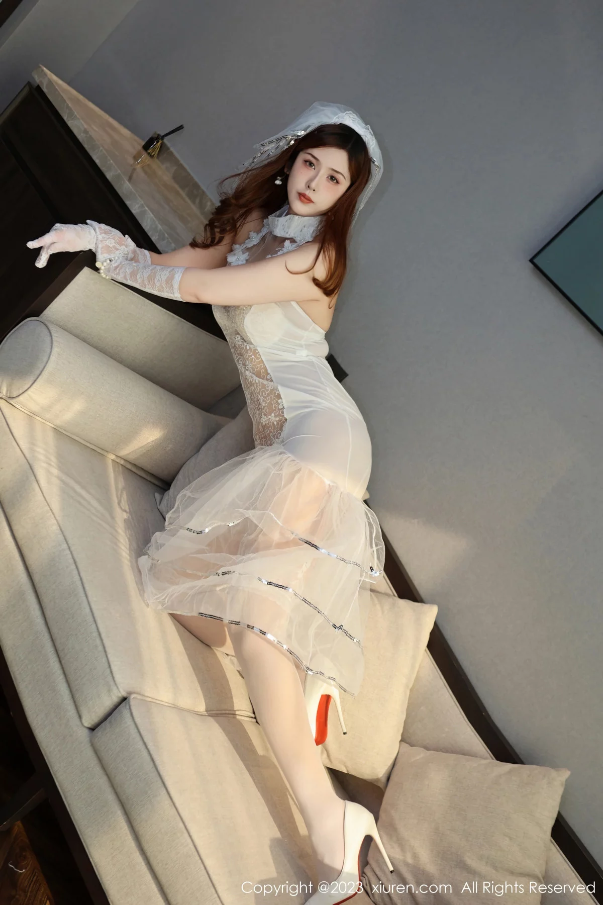 秀人集.com_[XiuRen秀人网]No.7834_模特月野兔美妞性感白色婚纱服饰配白丝吊袜秀惹火身材诱惑写真75P
