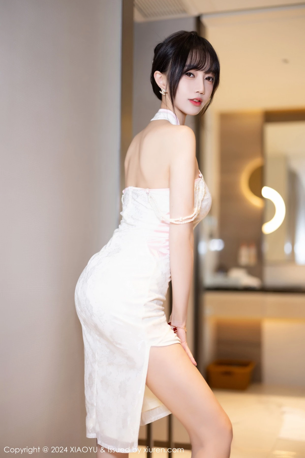 秀人集.com_[XiaoYu画语界]Vol.1186_模特玥儿玥er性感白色情趣旗袍配原色丝袜秀曼妙身姿诱惑写真83P