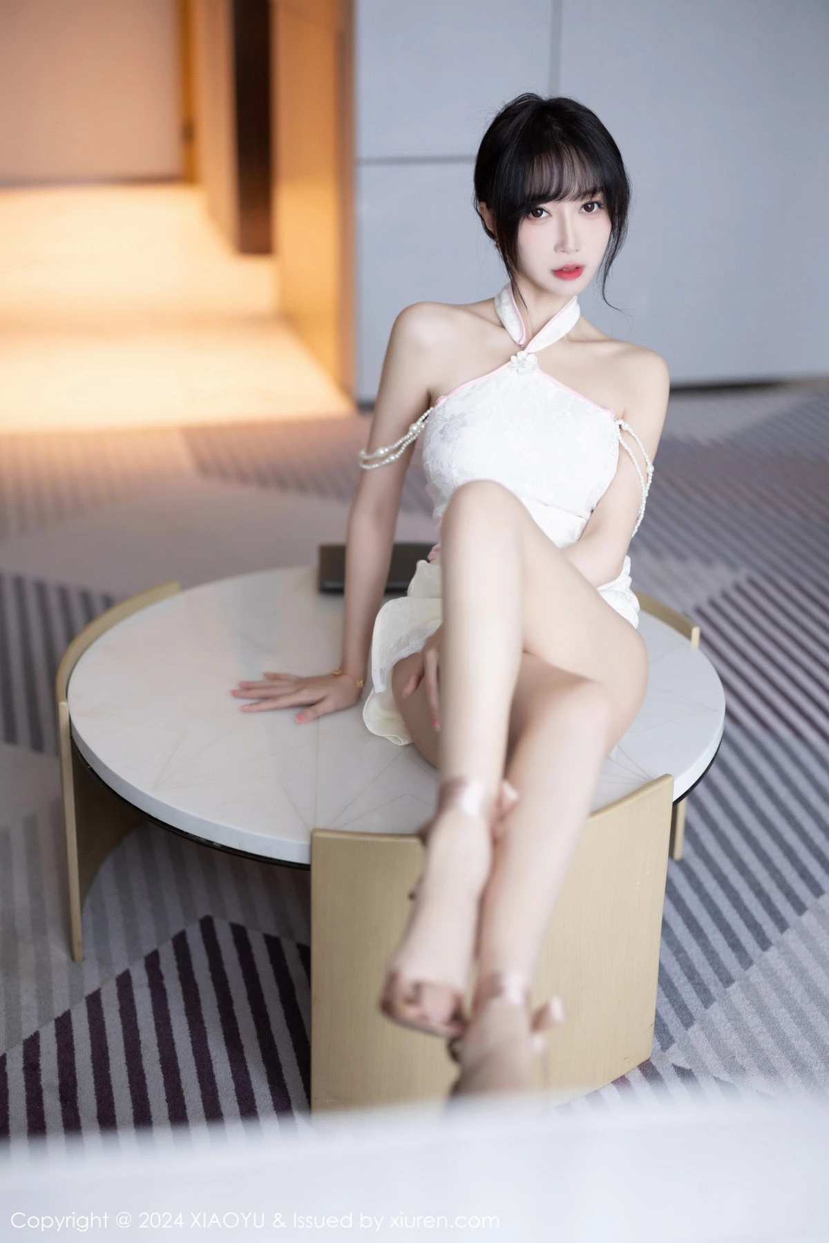 秀人集.com_[XiaoYu画语界]Vol.1186_模特玥儿玥er性感白色情趣旗袍配原色丝袜秀曼妙身姿诱惑写真83P
