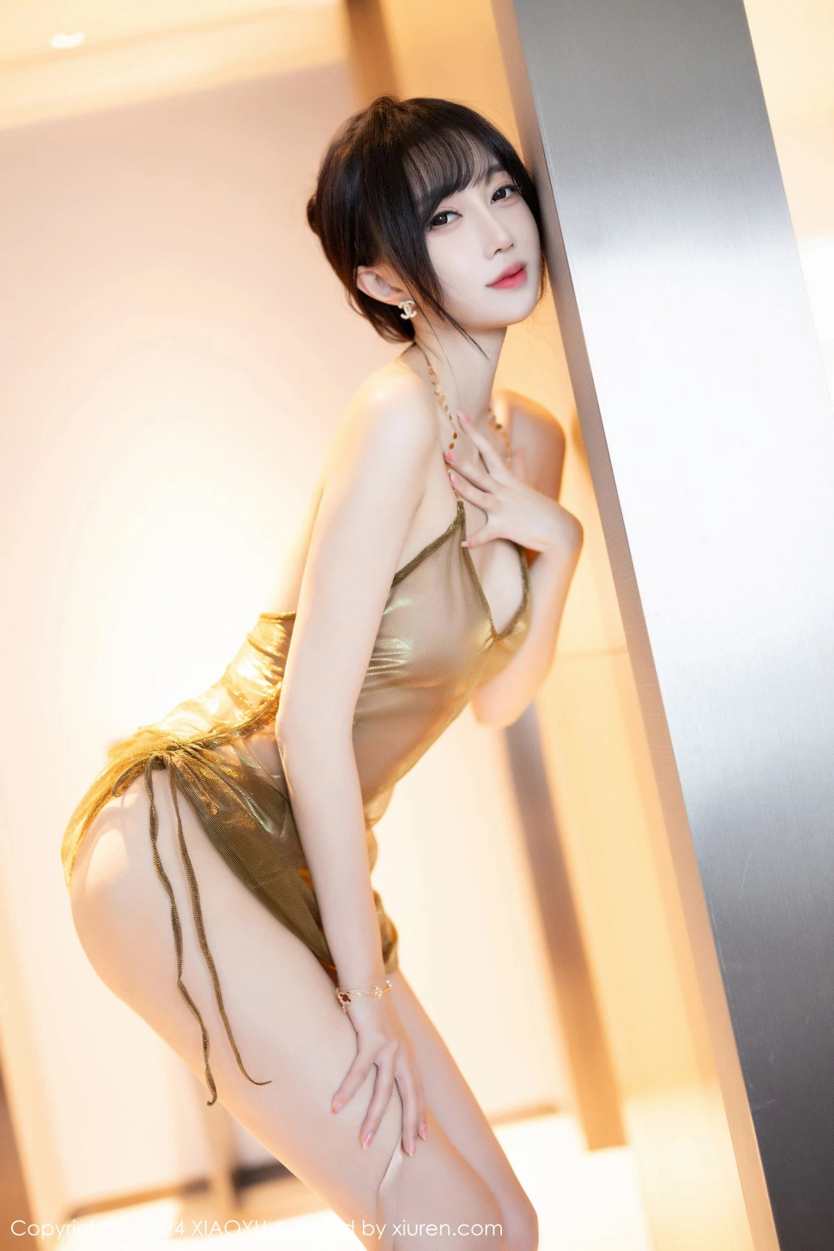 秀人集.com_[XiaoYu画语界]Vol.1186_模特玥儿玥er性感白色情趣旗袍配原色丝袜秀曼妙身姿诱惑写真83P