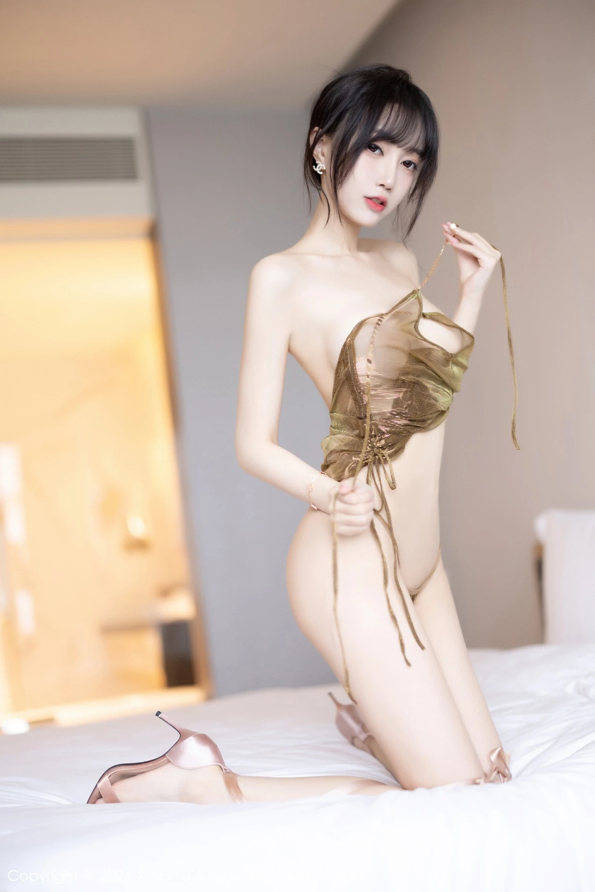 秀人集.com_[XiaoYu画语界]Vol.1186_模特玥儿玥er性感白色情趣旗袍配原色丝袜秀曼妙身姿诱惑写真83P