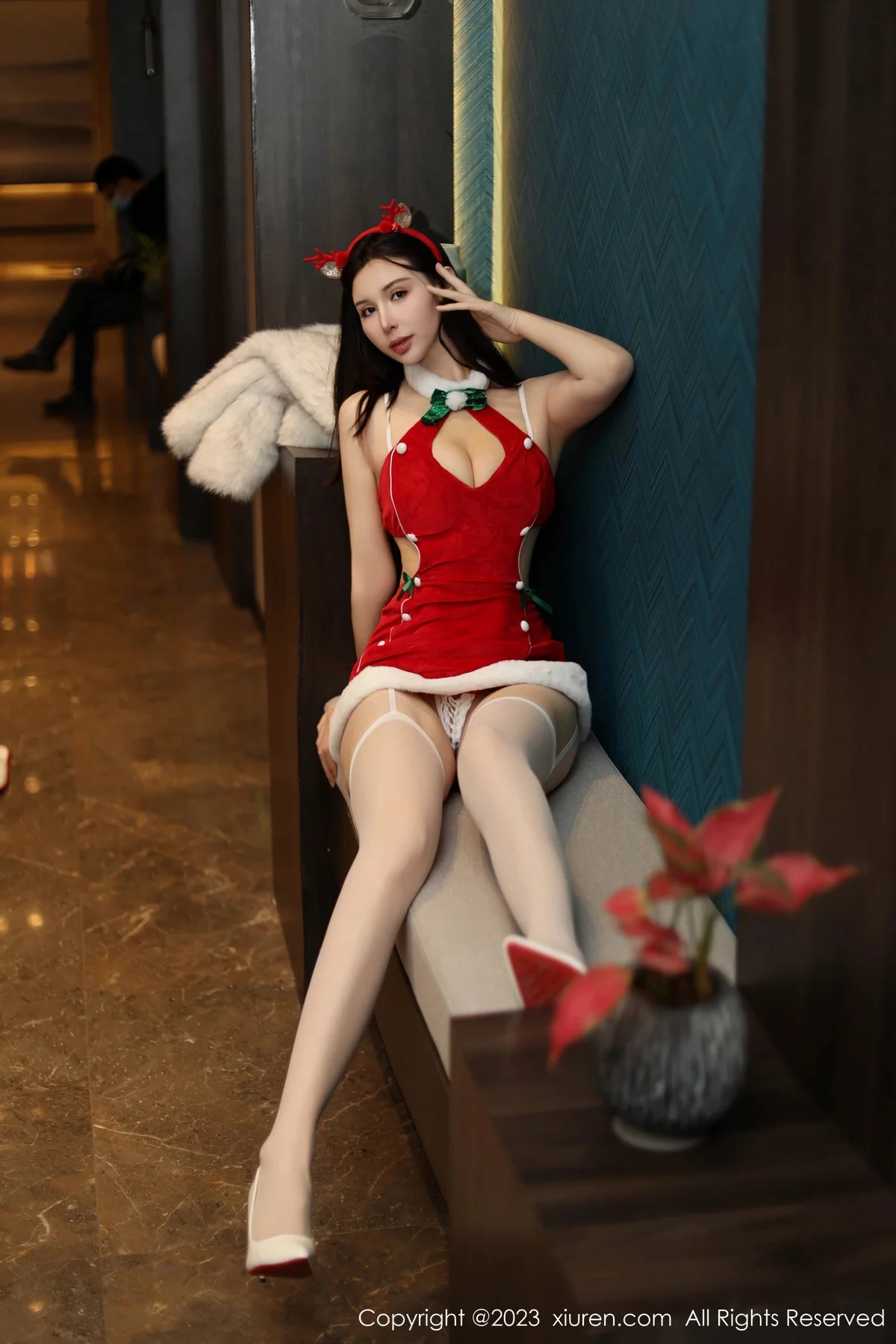 秀人集.com_[XiuRen秀人网]No.7841_模特曼柔圣诞主题红色圣诞服饰配白丝吊袜秀曼妙身姿诱惑写真82P