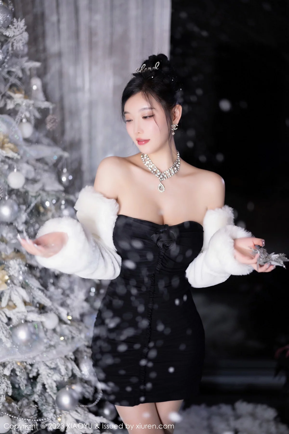 秀人集.com_[XiaoYu画语界]Vol.1170_女神杨晨晨Yome圣装主题性感情趣圣诞服饰秀惹火身材诱惑写真90P